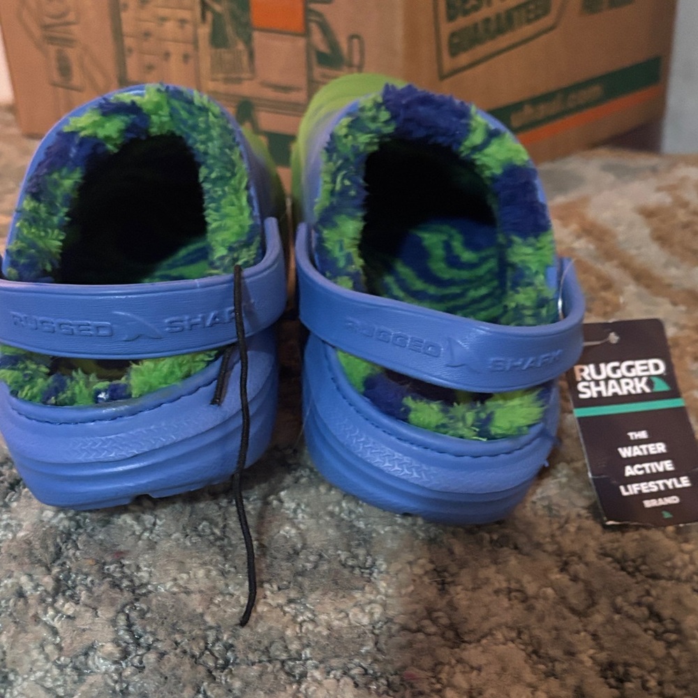 Vibrant Blue and Green Kids Slippers - Picture 2 of 4